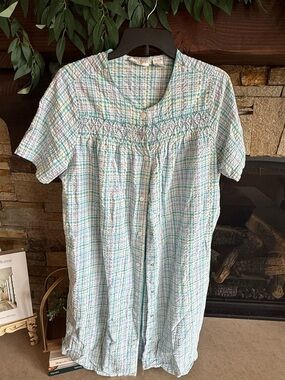 Intimate‎ Essentials Pastel Plaid House Coat Robe Gown Snap Grandma